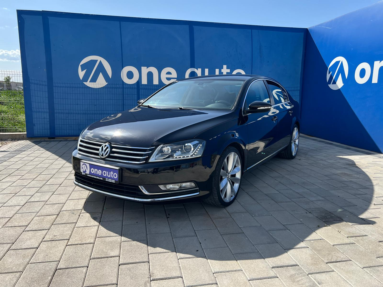 Volkswagen Passat   - 2011